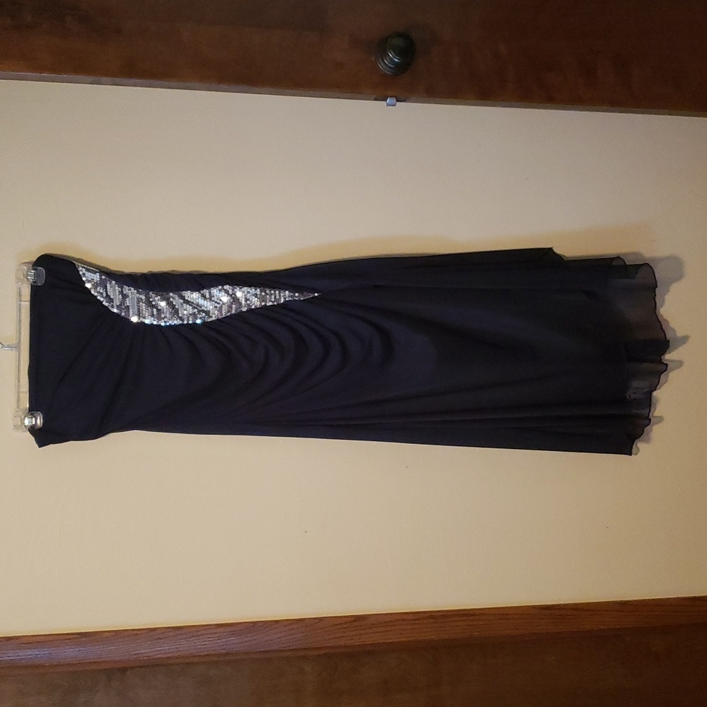 EUC Stunning Ruby Rox Gown, Size Medium